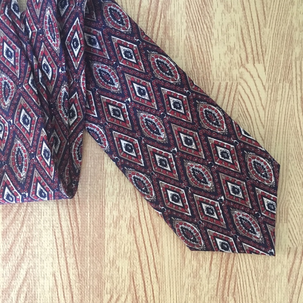 {Burberry} 100% Silk Tie